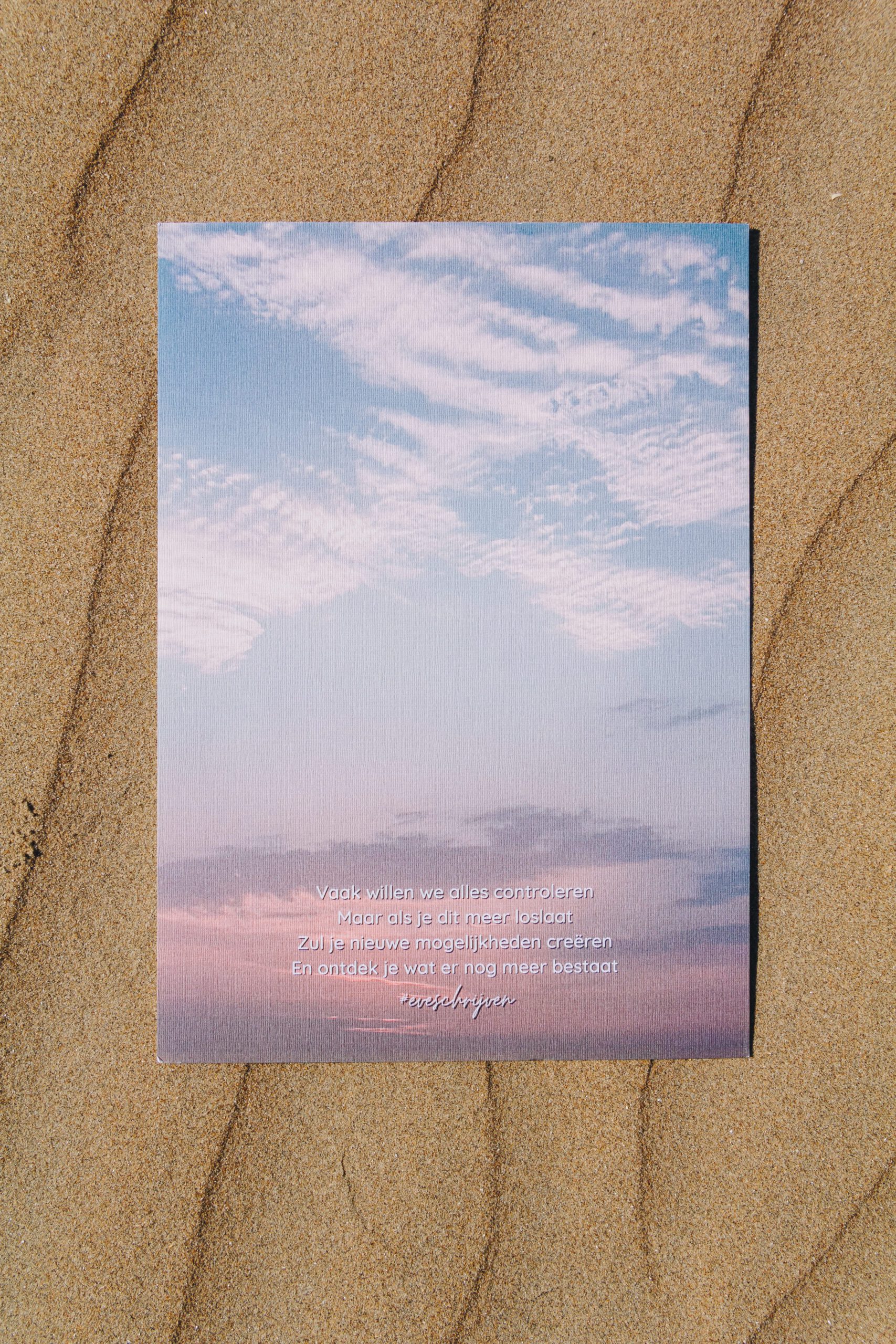 Gedichtje over de zee gefotografeerd op het strand